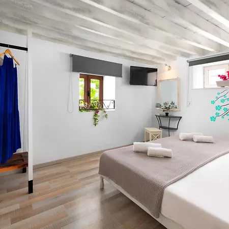 林都斯希特林公寓 * 林都斯